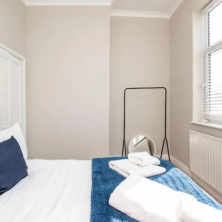 Holiday home Lovely Overlooking Walls - Pass The Keys York