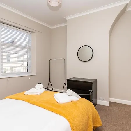 Lovely Overlooking Walls - Pass The Keys * York